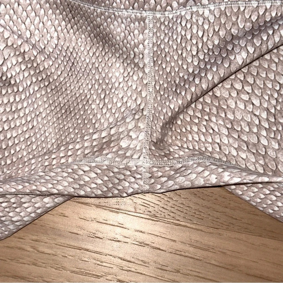 Varley Size M Pink Biona Tight Stone Snake size M 7/8 length - Picture 6 of 13